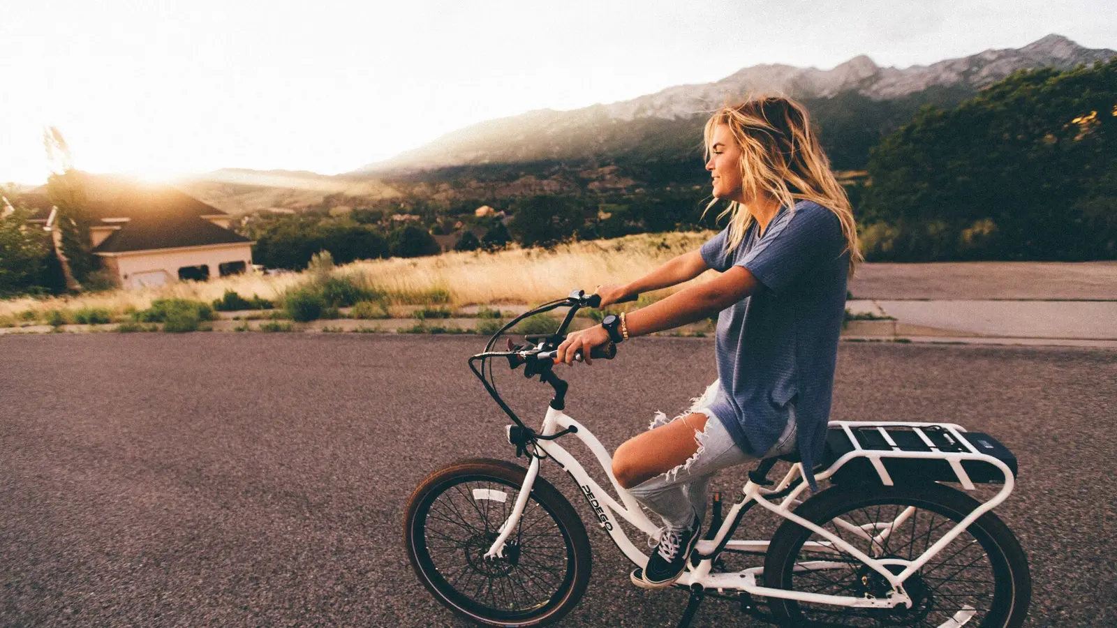 Transportation and Travel Machine Vehicle Bicycle Cycling Stock Video
